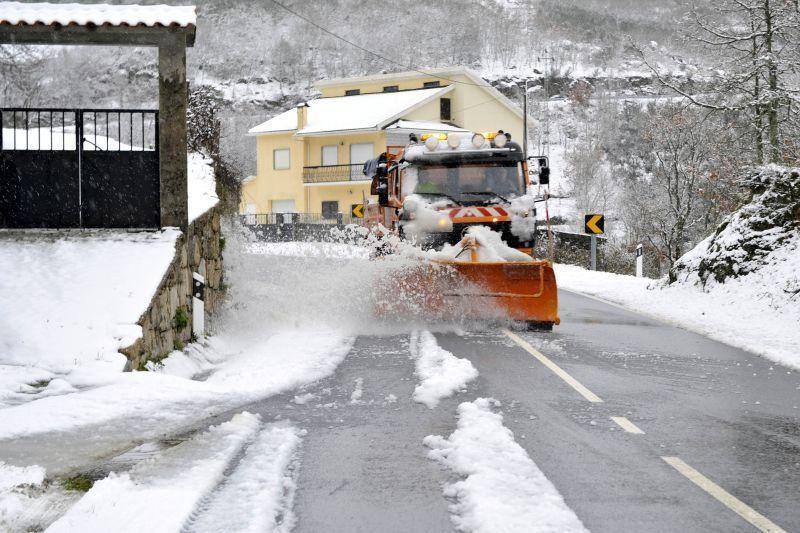 Estradas do maciço central da serra da Estrela reabriram ao trânsito