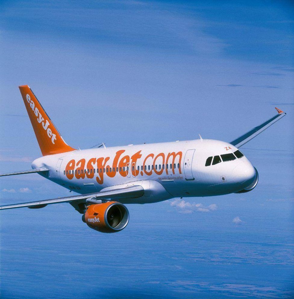 http://www.espalhafactos.com/wp-content/uploads/2013/11/EasyJet.jpg