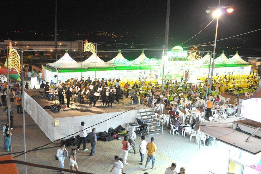 http://bandadacovilha.blogspot.pt/2012/07/orquestra-juvenil-o-pautinha-da-banda.html