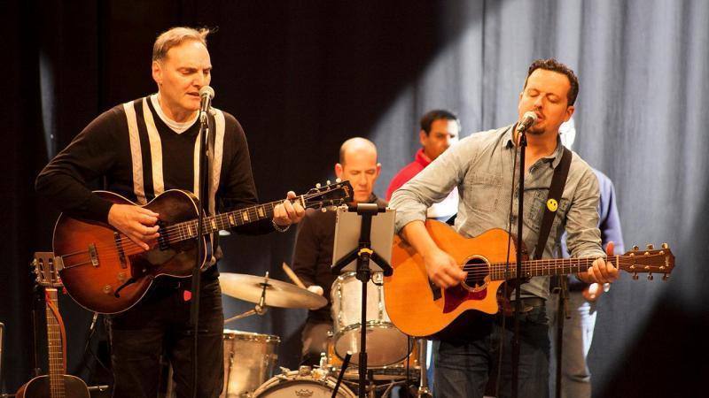http://www.tvi24.iol.pt/musica/estudio-24/miguel-angelo-e-miguel-gameiro-veja-o-concerto-em-360