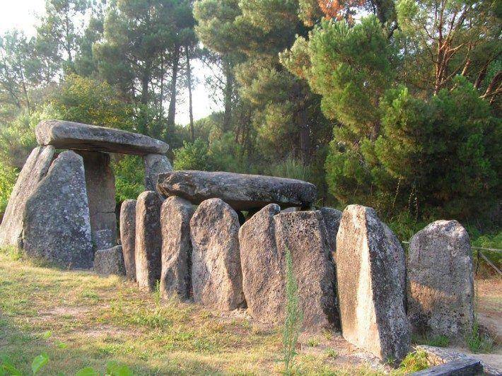 Roteiro Arqueológico da Serra da Estrela e do Planalto Beirão - Anta monumental da Cunha Baixa. LAC