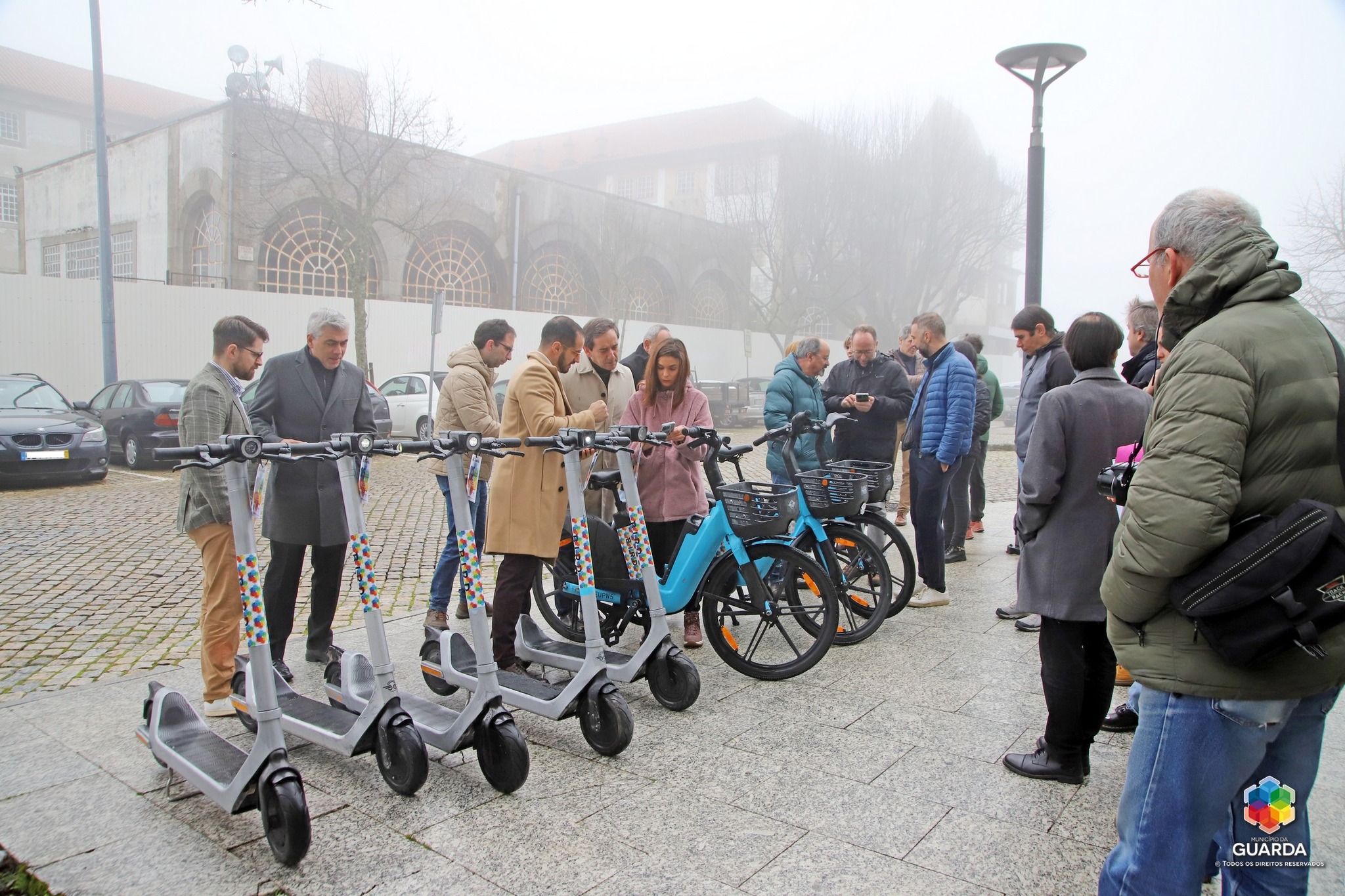 Guarda Bird Form Guarda com rede de bicicletas e trotinetes elétricas para facilitar ...