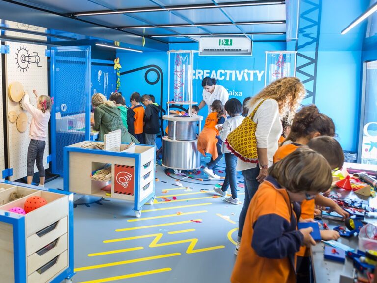 Creactivity Bus