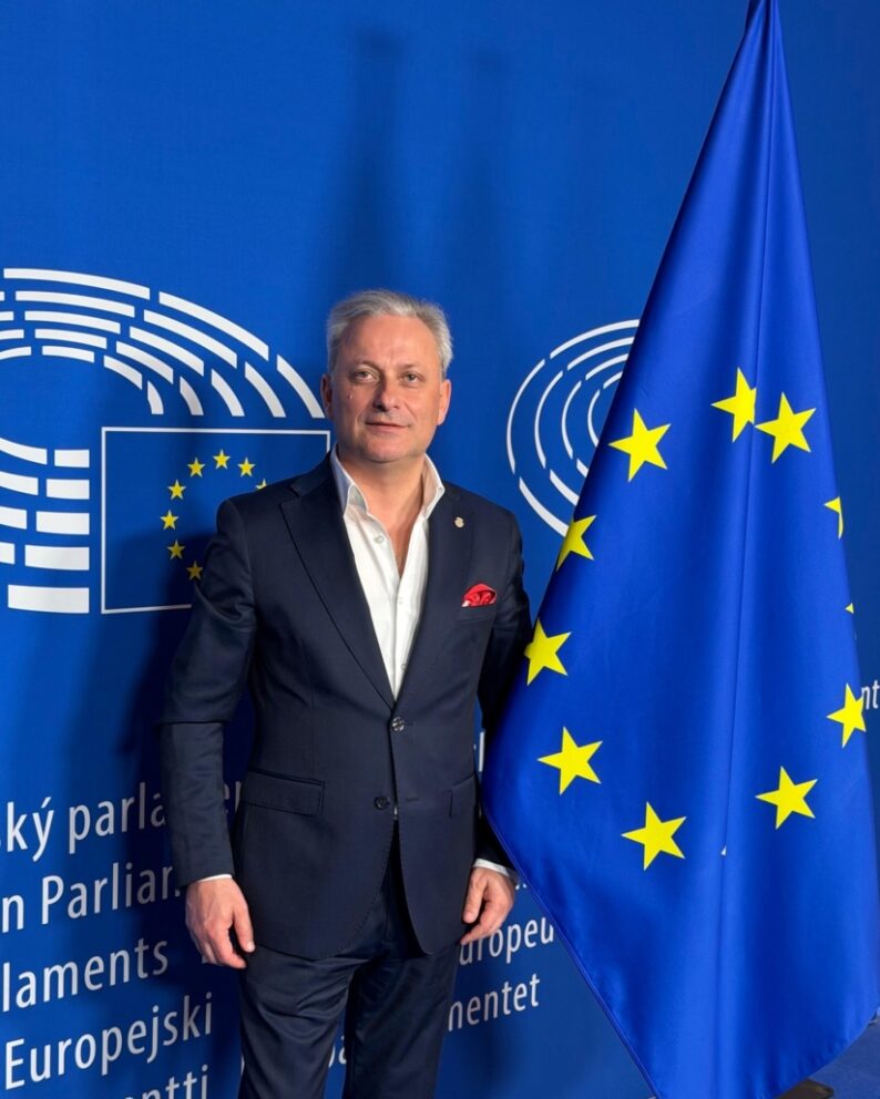 649120334 917817970890266 5547101353969971088 N 824x1030